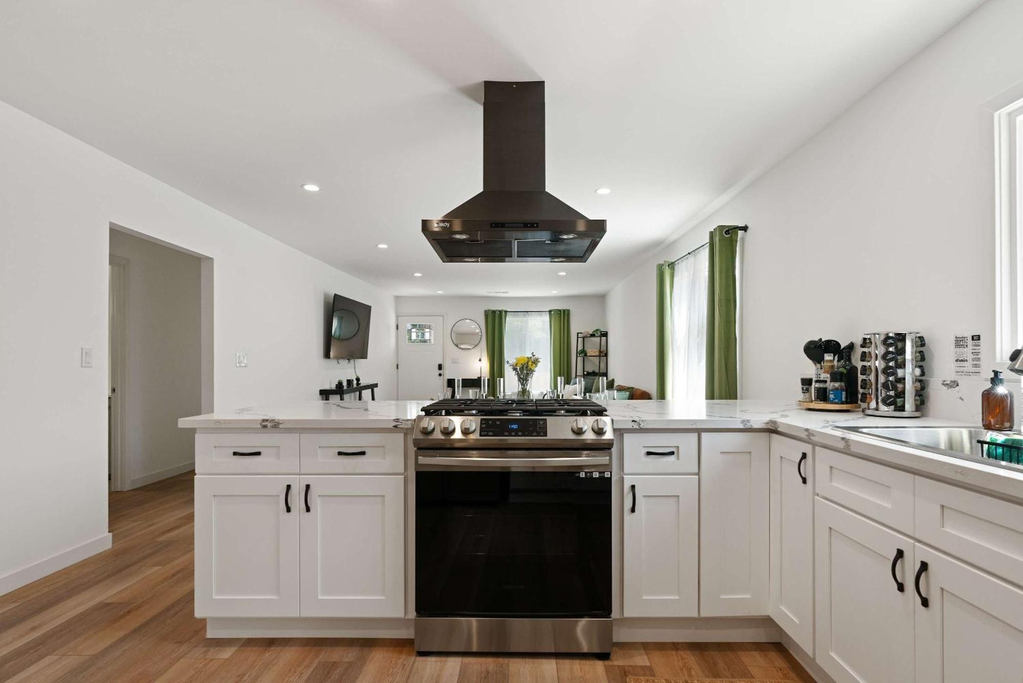New Listing Midcity By Colby & Conrad Holiday home *