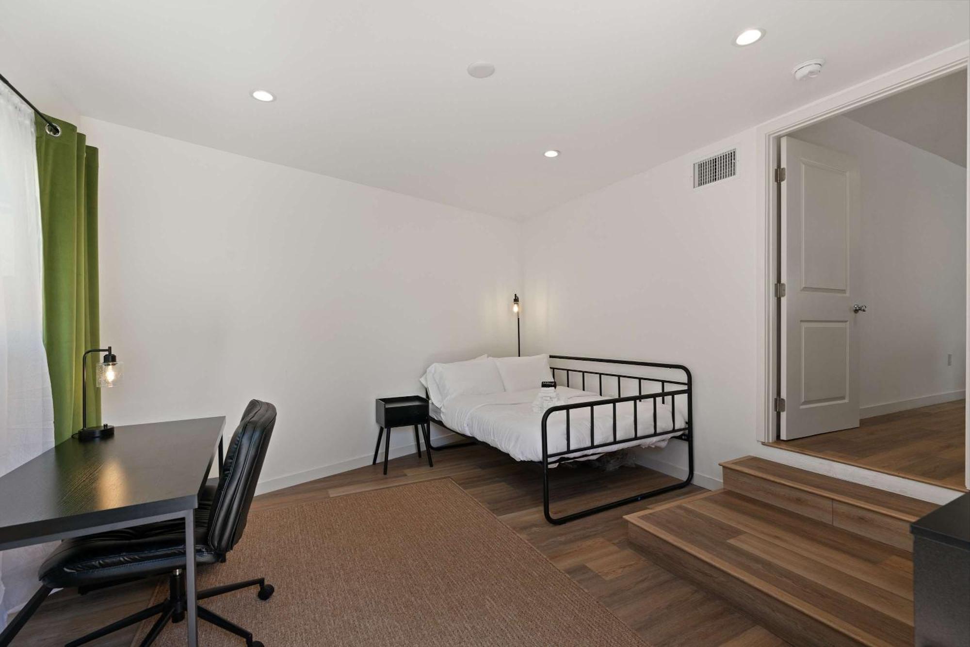 New Listing Midcity By Colby & Conrad Holiday home Los Angeles